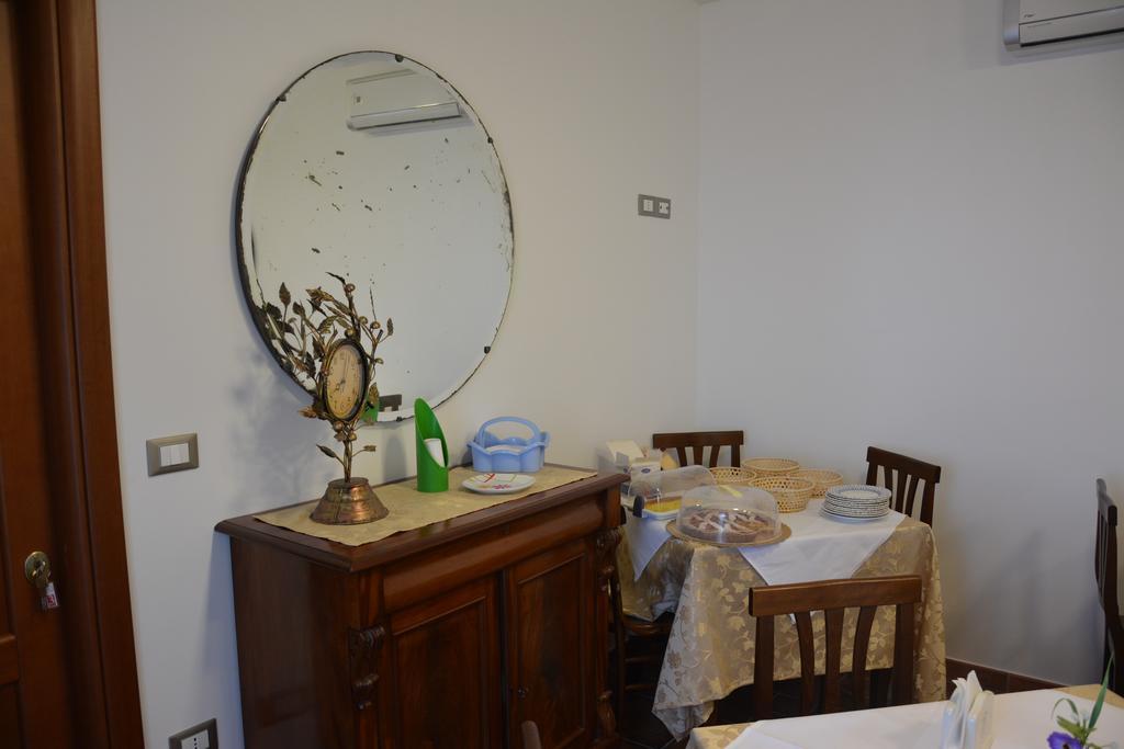 B&B La Casa Rossa Paola Eksteriør billede